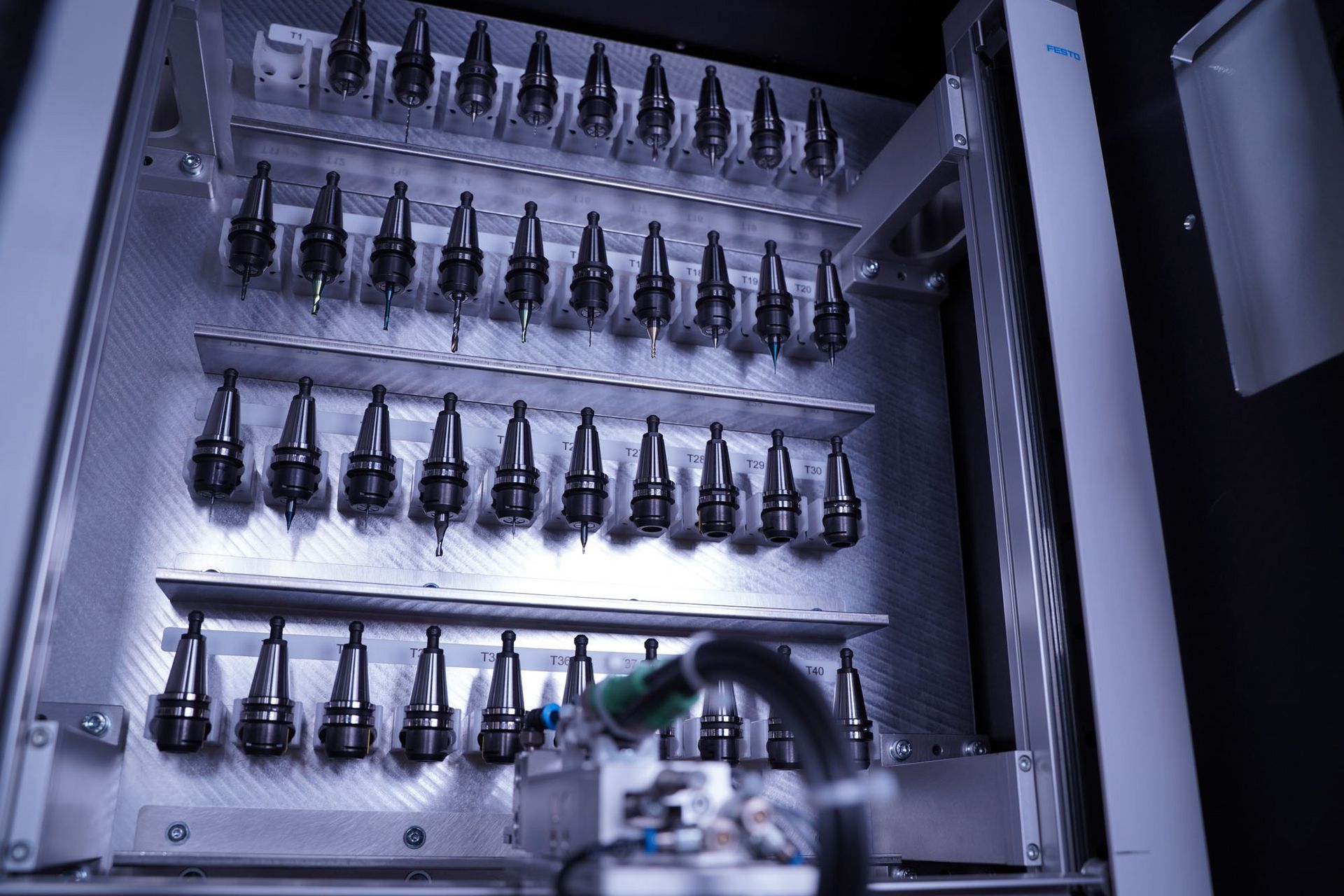 microone, Werkzeugspeicher mit bis zu 40 Werkzeugen